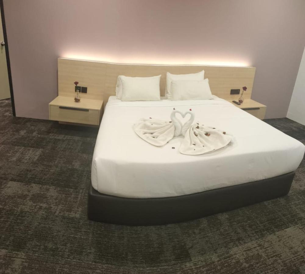 Folkmeldrum Hotel Johor Bahru Bagian luar foto