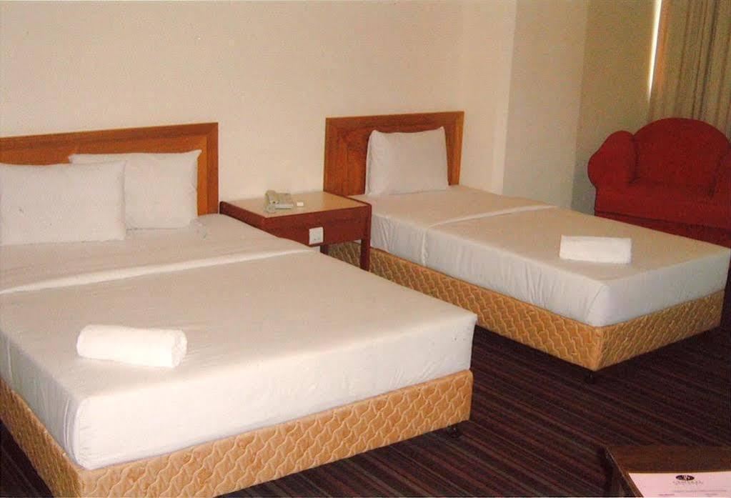 Folkmeldrum Hotel Johor Bahru Bagian luar foto