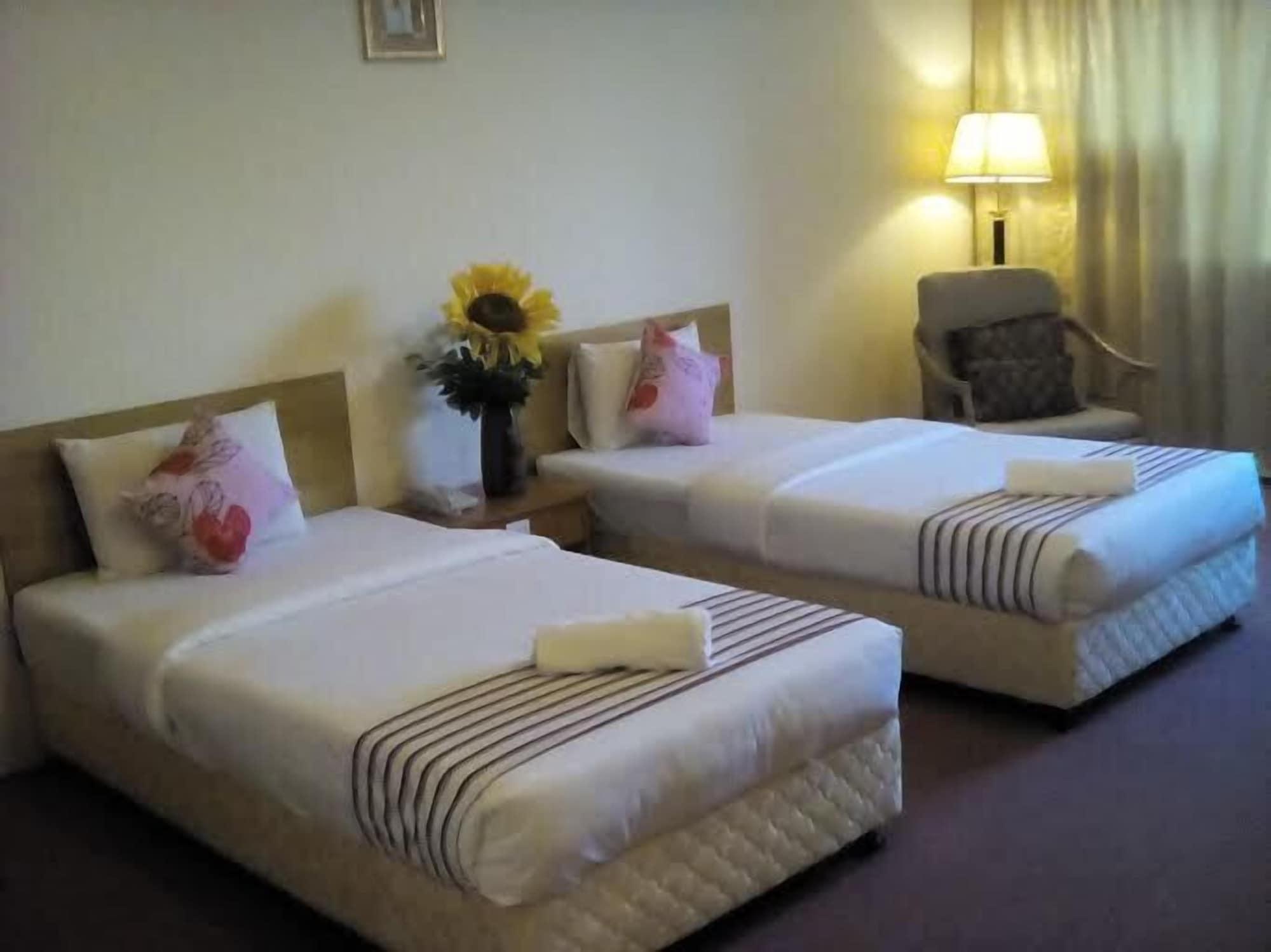 Folkmeldrum Hotel Johor Bahru Bagian luar foto