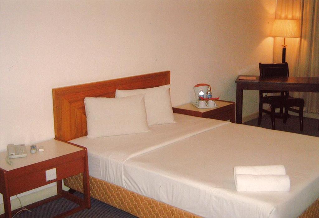 Folkmeldrum Hotel Johor Bahru Bagian luar foto